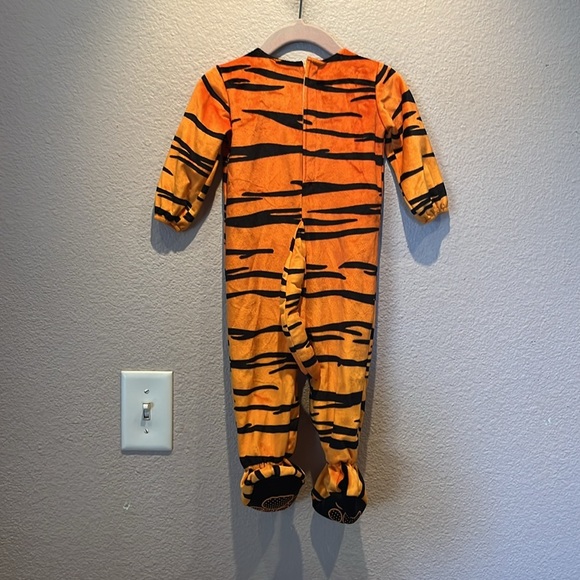 Spirit Halloween Baby Lil’ Tiger Costume Size 0-6 Months - Picture 8 of 10